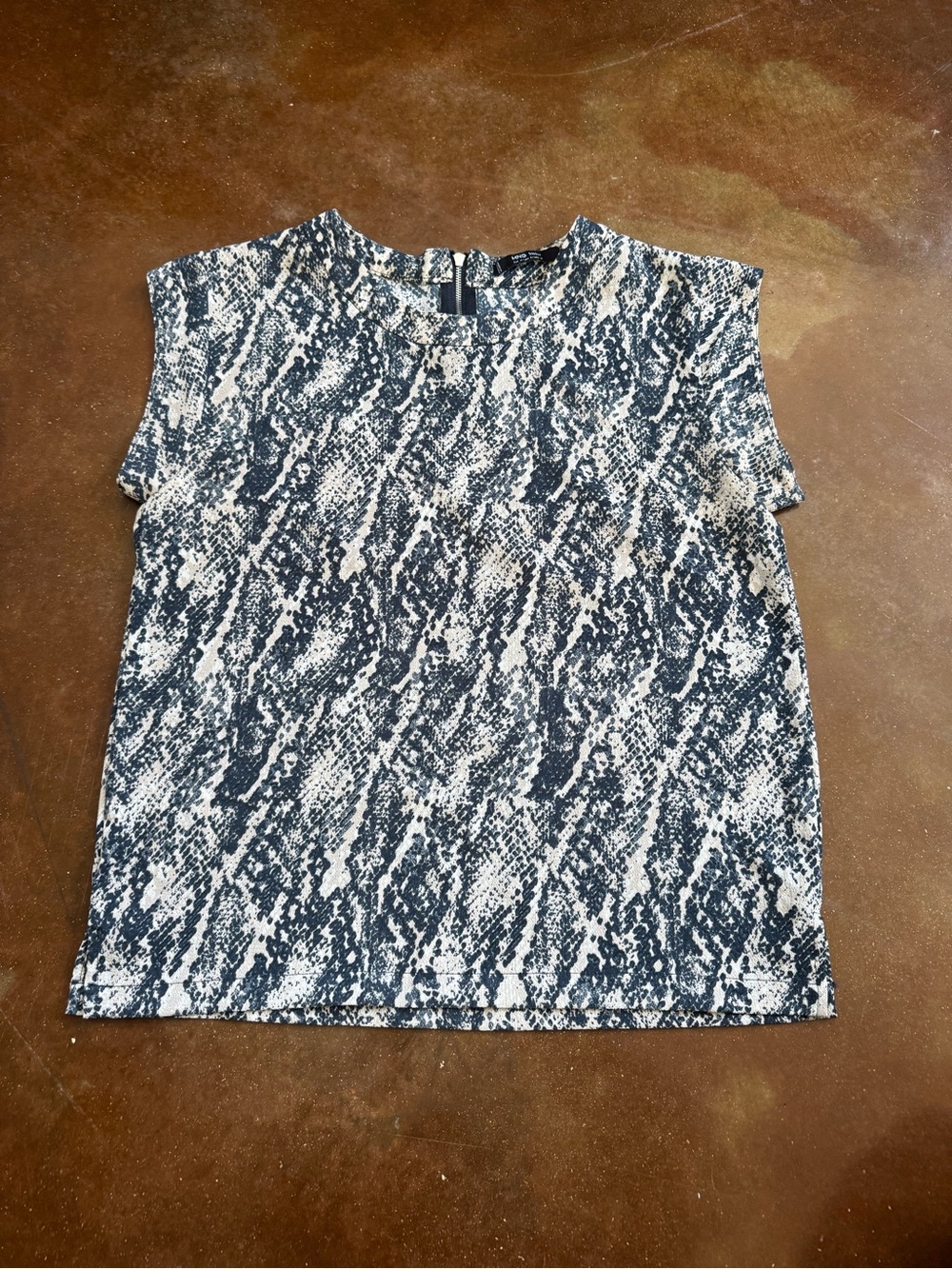 Sleeveless Snake-Print Tank Top - Black & White Women’s Small